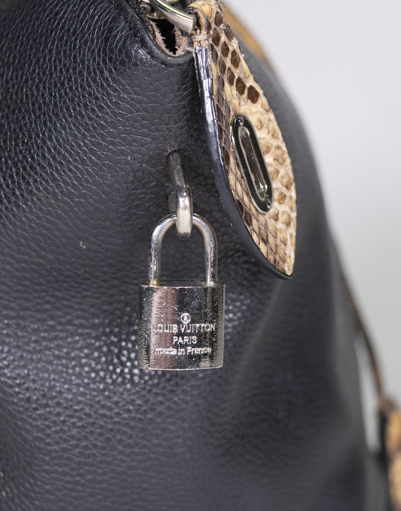 Louis Vuitton - Soft Lockit bag