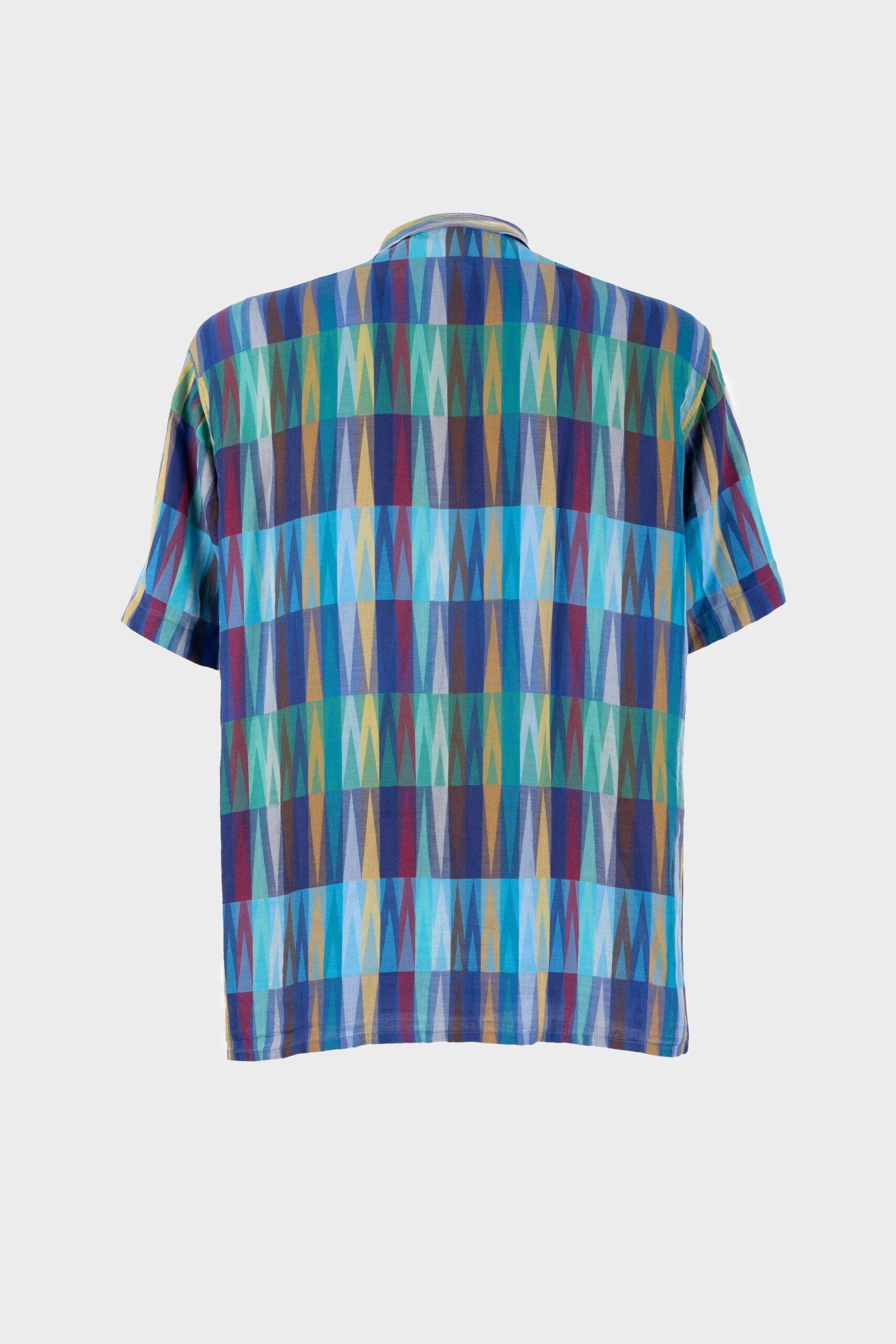 camicia da uomo a maniche corte azzurra e blu con fantasia multicolore, colletto stile polo
