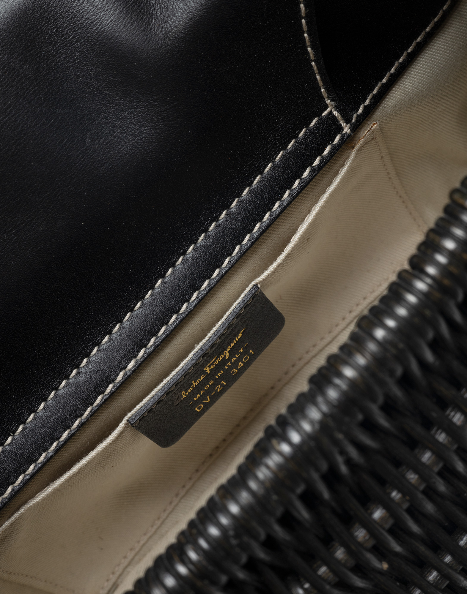 Salvatore Ferragamo - Borsa in rattan nera - immagine 10
