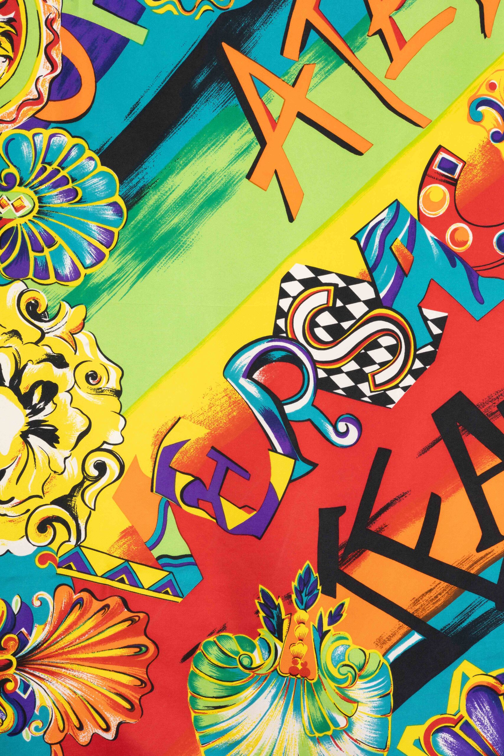 Gianni Versace - Foulard in seta 'Teatro' anni '90 - immagine 3