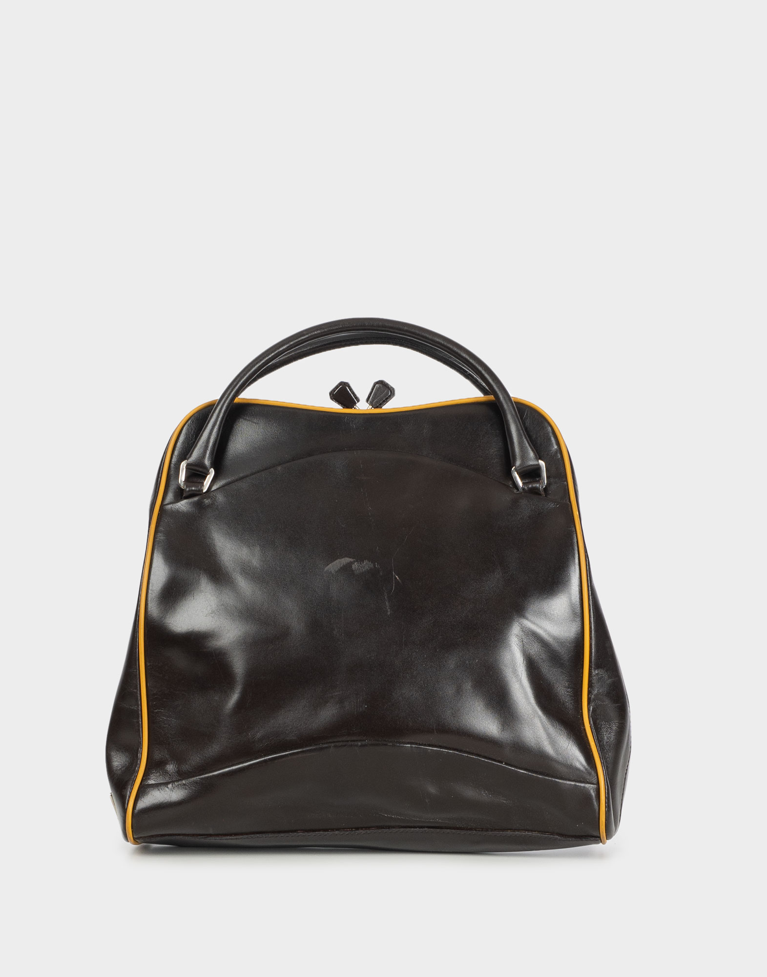 Brown leather women's handbag with double rigid handles and edges finished in ochre.