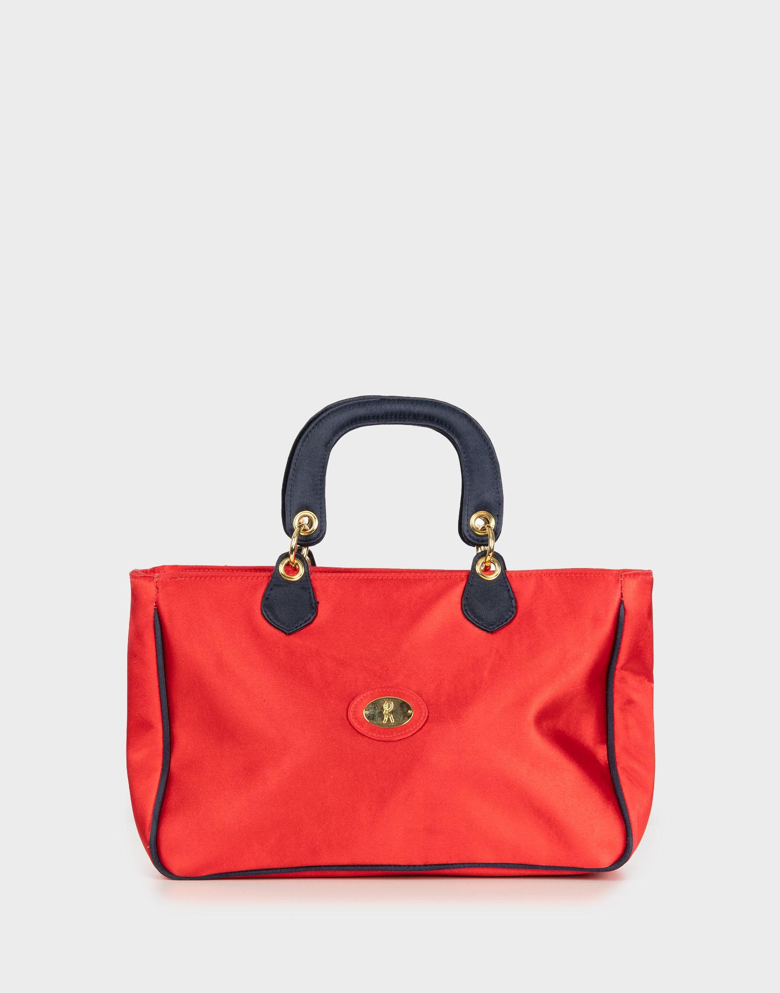 borsa rettangolare rossa in nylon con due manici rigidi blu con ganci color oro, placchetta dorata con logo sul davanti