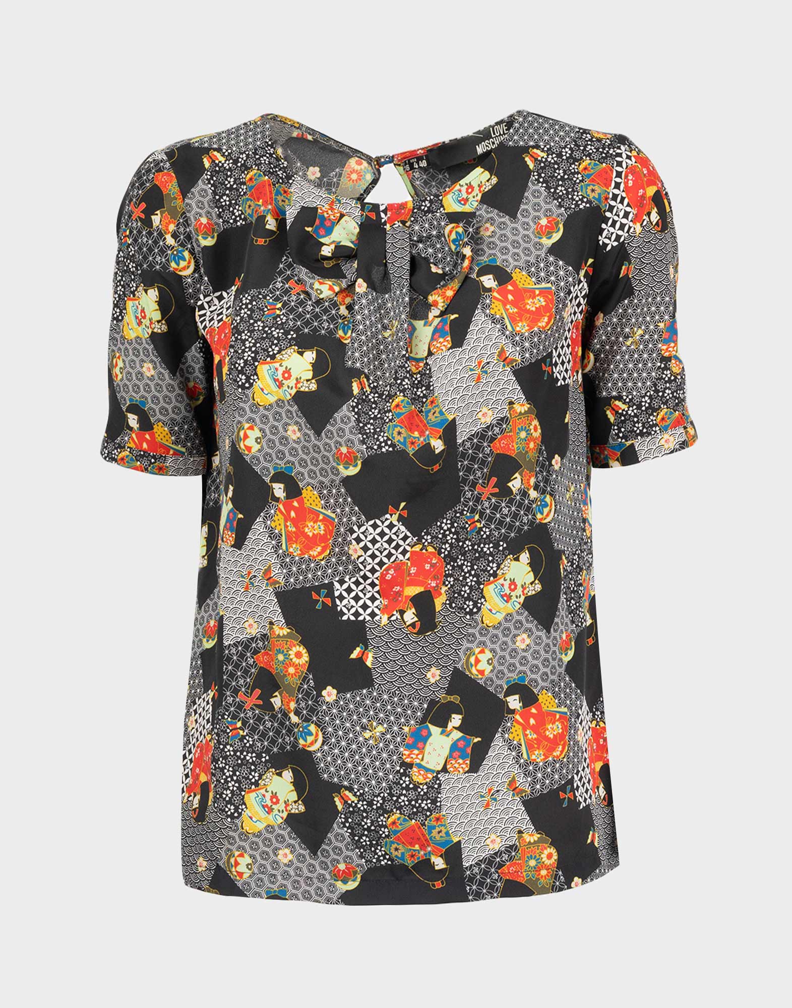 blusa da donna nera a maniche corte firmata love moschino con fantasia giapponese all-over