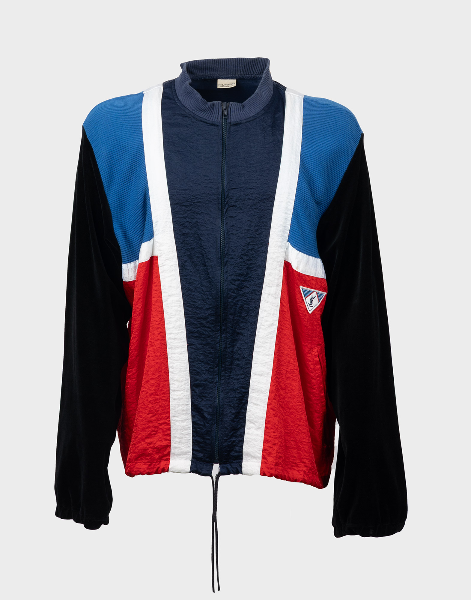 felpa da uomo blu con zip intera sul davanti, dettagli a contrasto di colore rosso, azzurro e bianco. Fondo elastico con cordino