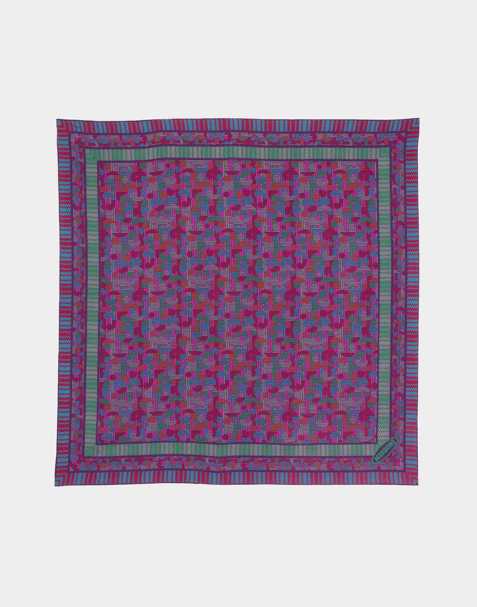 foulard quadrato in seta viola con fantasia psichedelica multicolore, logo missoni verde disposto in diagonale in basso a destra