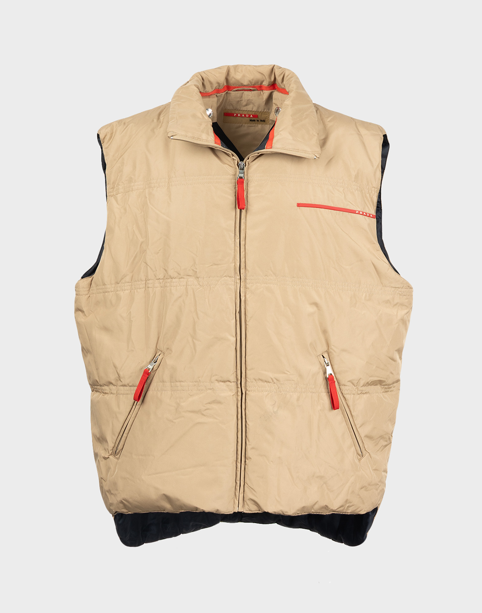 giubbotto smanicato beige da uomo firmato prada, chiusura anteriore con cerniera, due tasche con zip