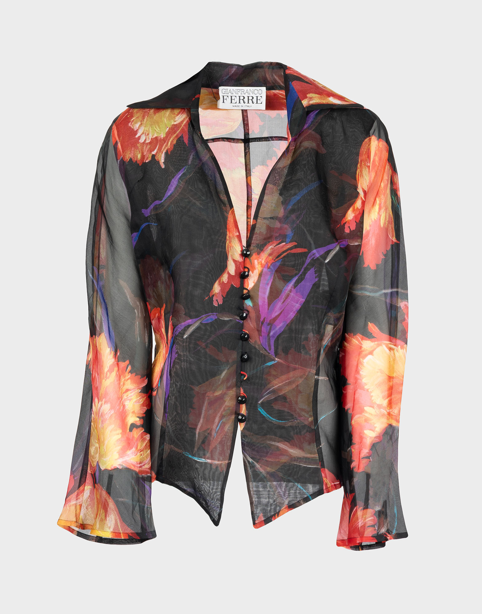 camicia da donna trasparente nera con fantasia floreale viola e arancione, scollo a v profondo, chiusura con bottoncini neri