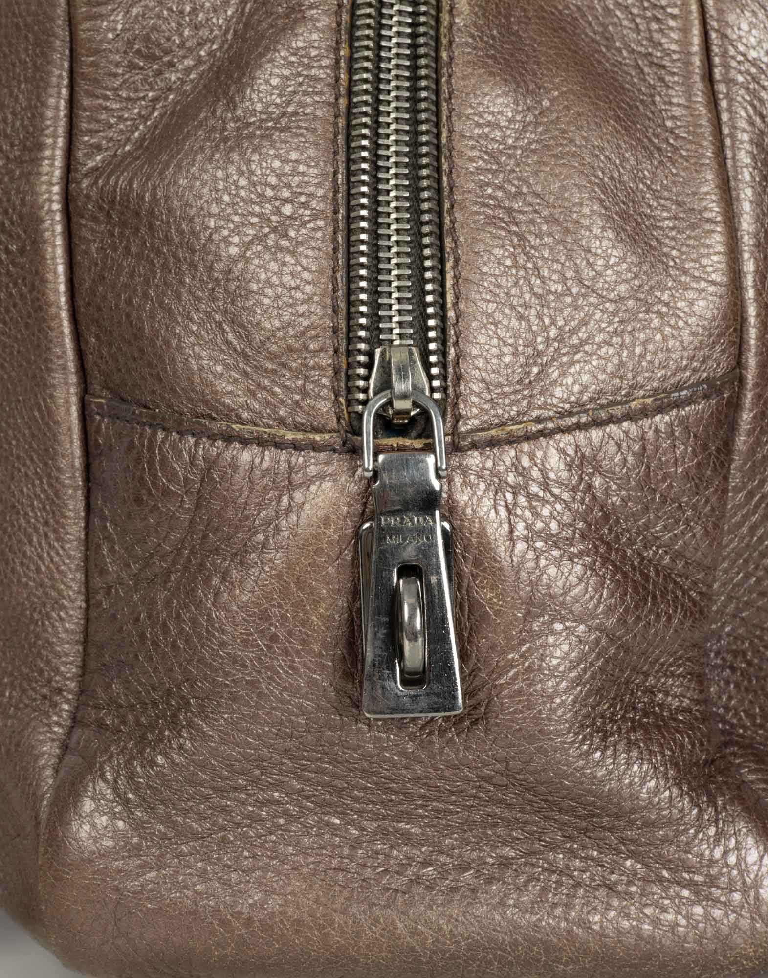 Prada - Borsa a spalla in pelle di vitello - immagine 9