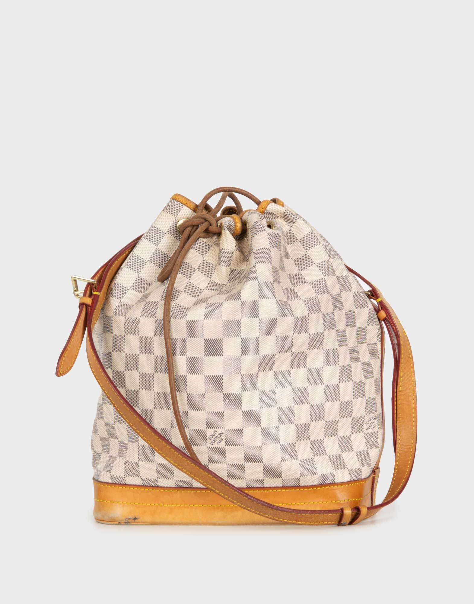 borsa louis vuitton a secchiello con fantasia a quadretti bianchi e azzurri, tracolla marrone in pelle