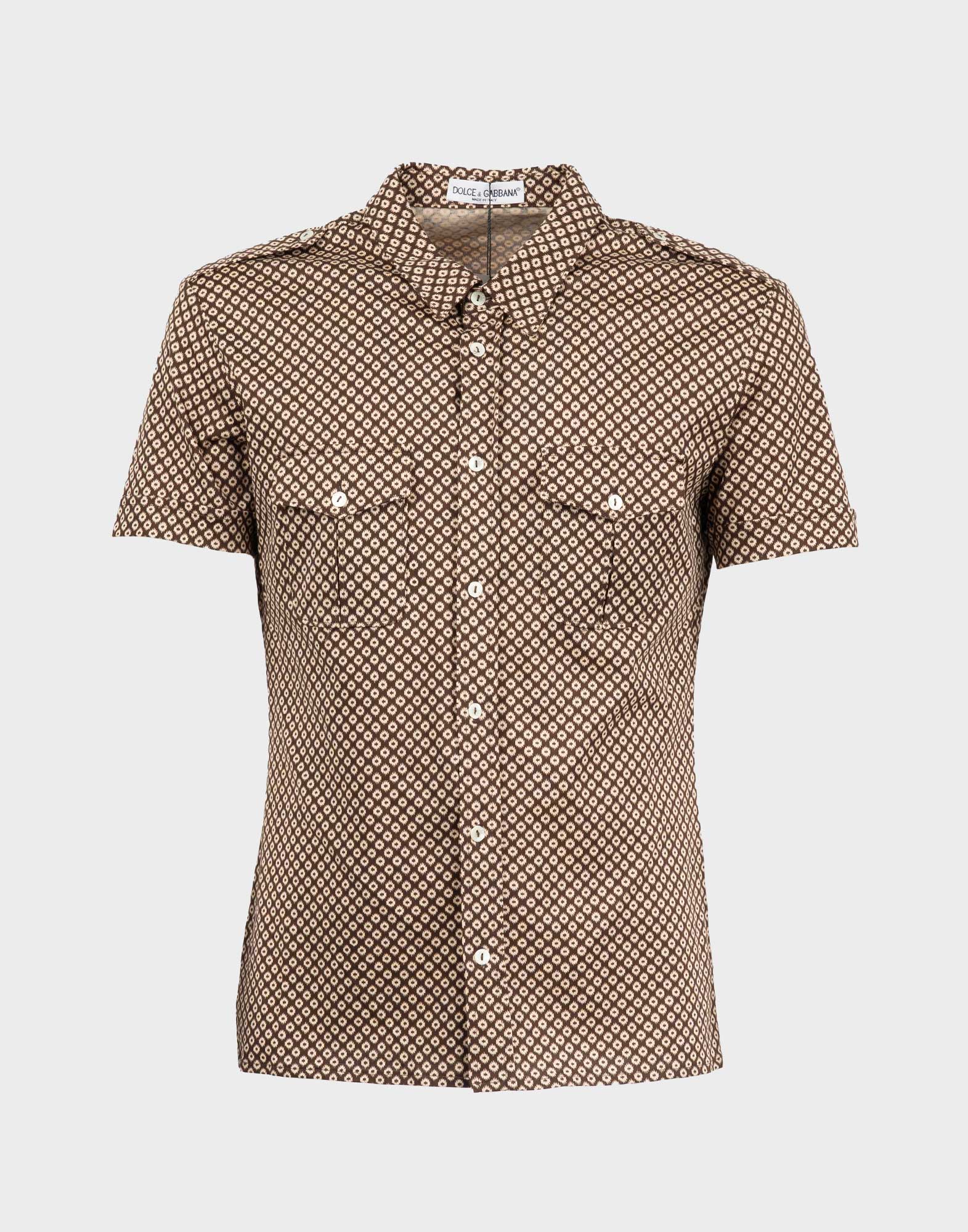 camicia dolce e gabbana marrone a fantasia a maniche corte, due tasche sul davanti, chiusura anteriore con bottoni