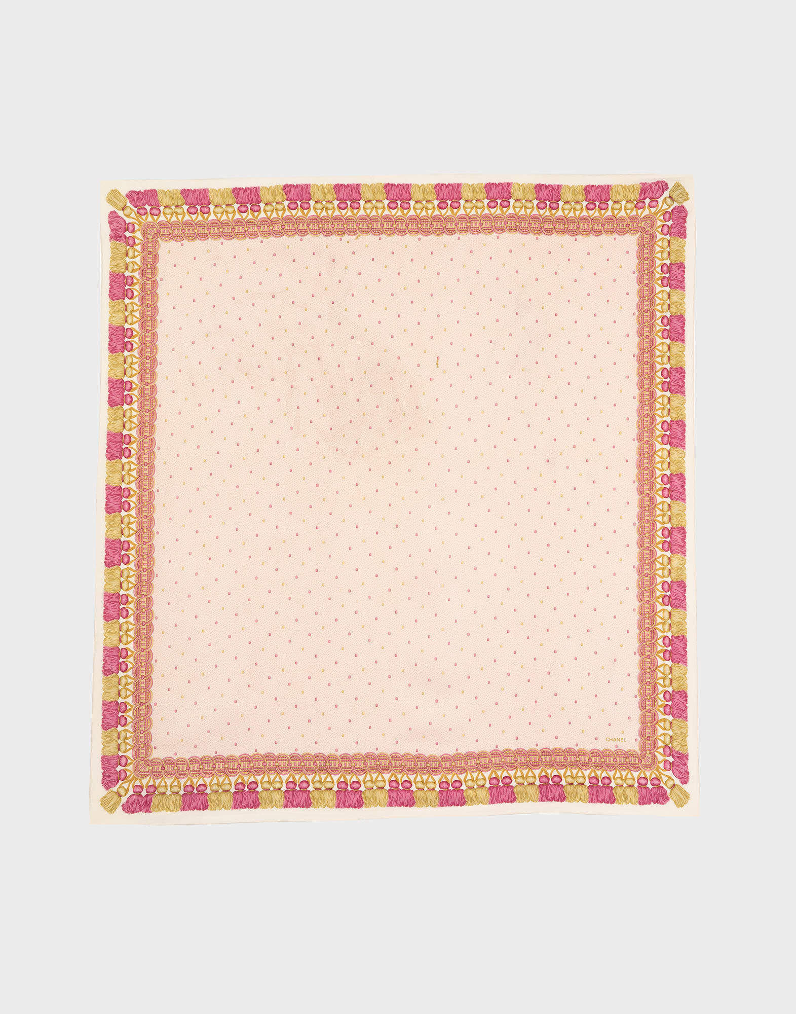 foulard chanel rosa quadrato con cornice gialla e fantasia di nappine rosa