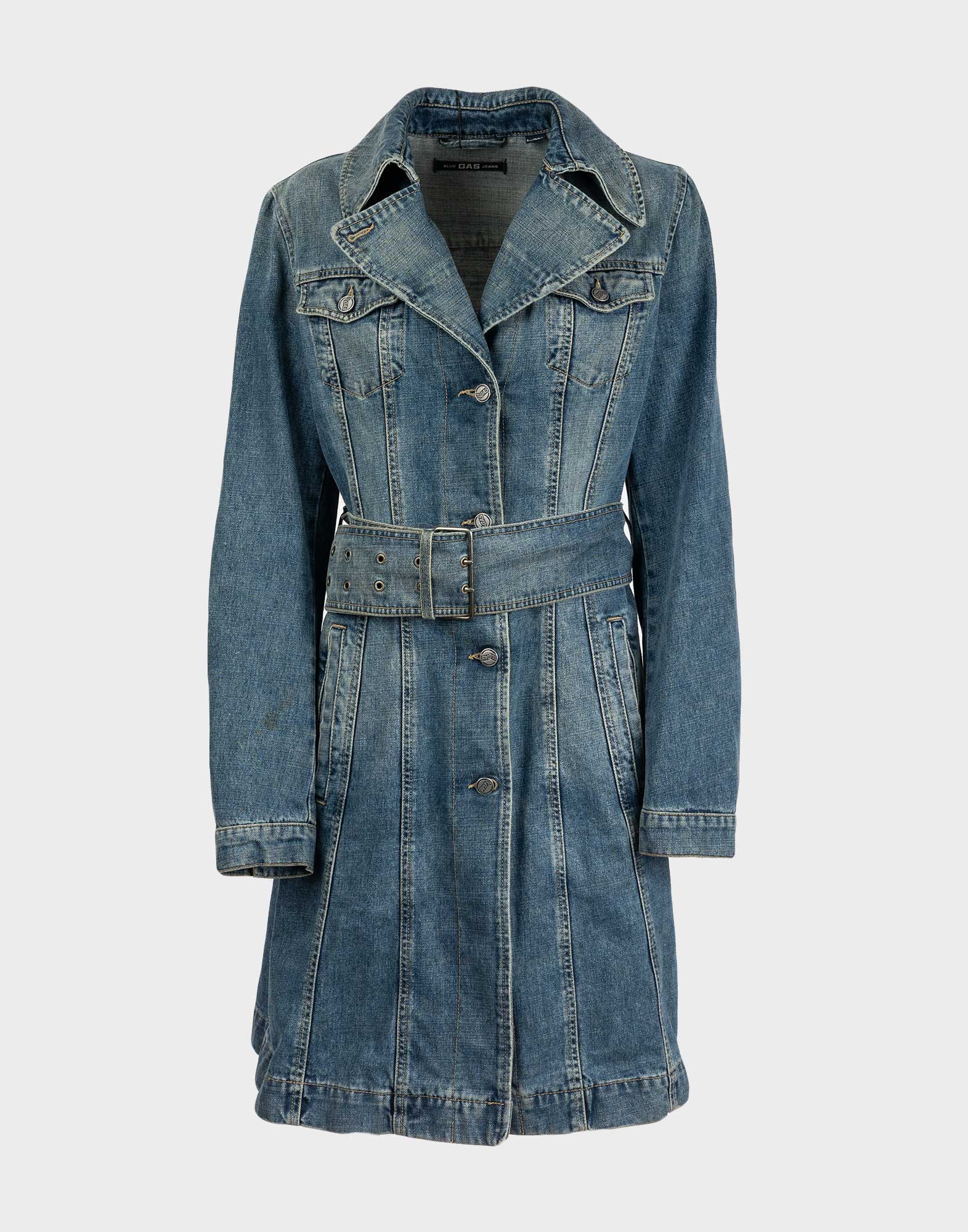 trench in denim da donna anni 2000 firmato GAS, cintura in vita regolabile, chiusura anteriore con bottoni