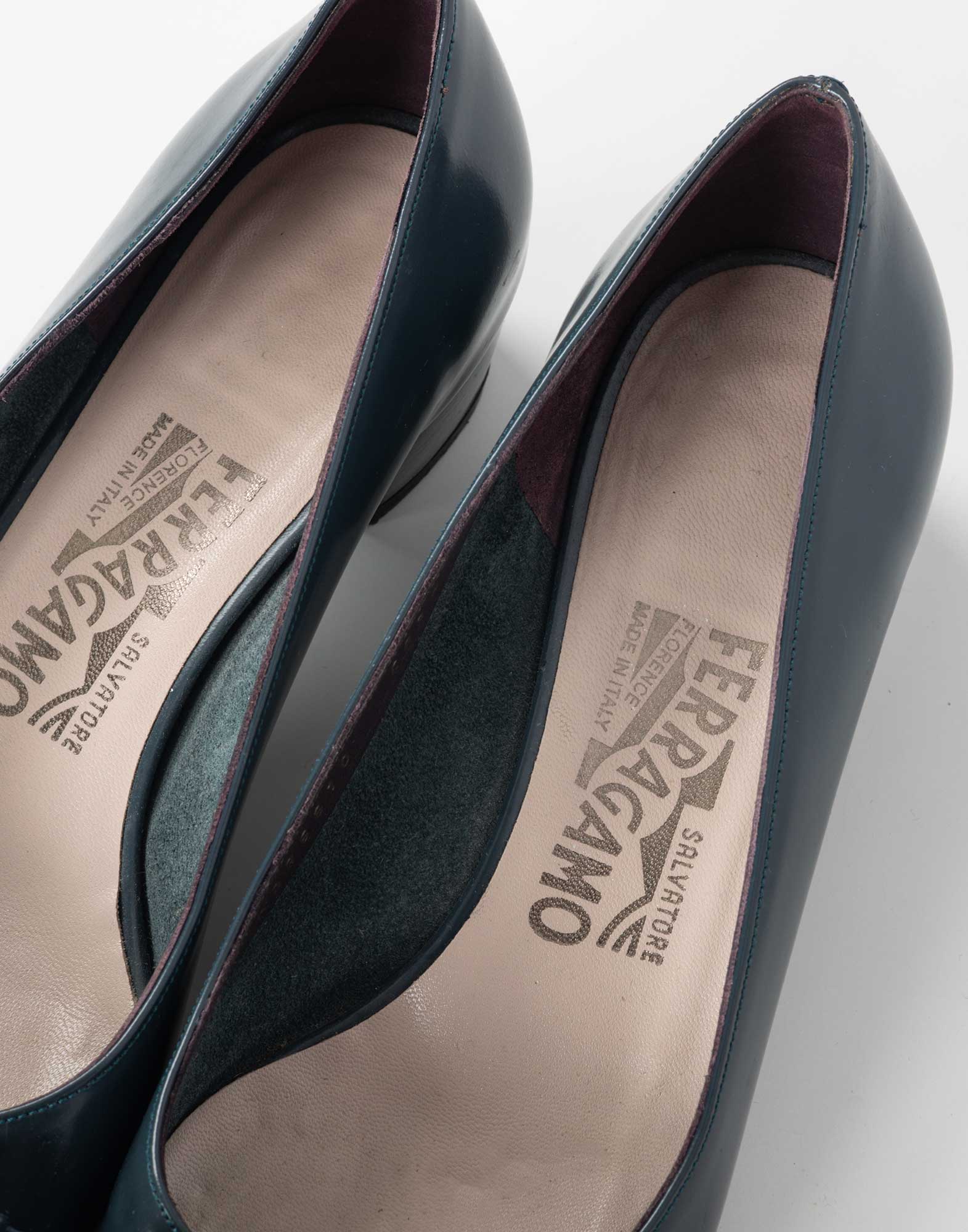 Salvatore Ferragamo - Decollete in pelle anni '80 con fiocco - immagine 5
