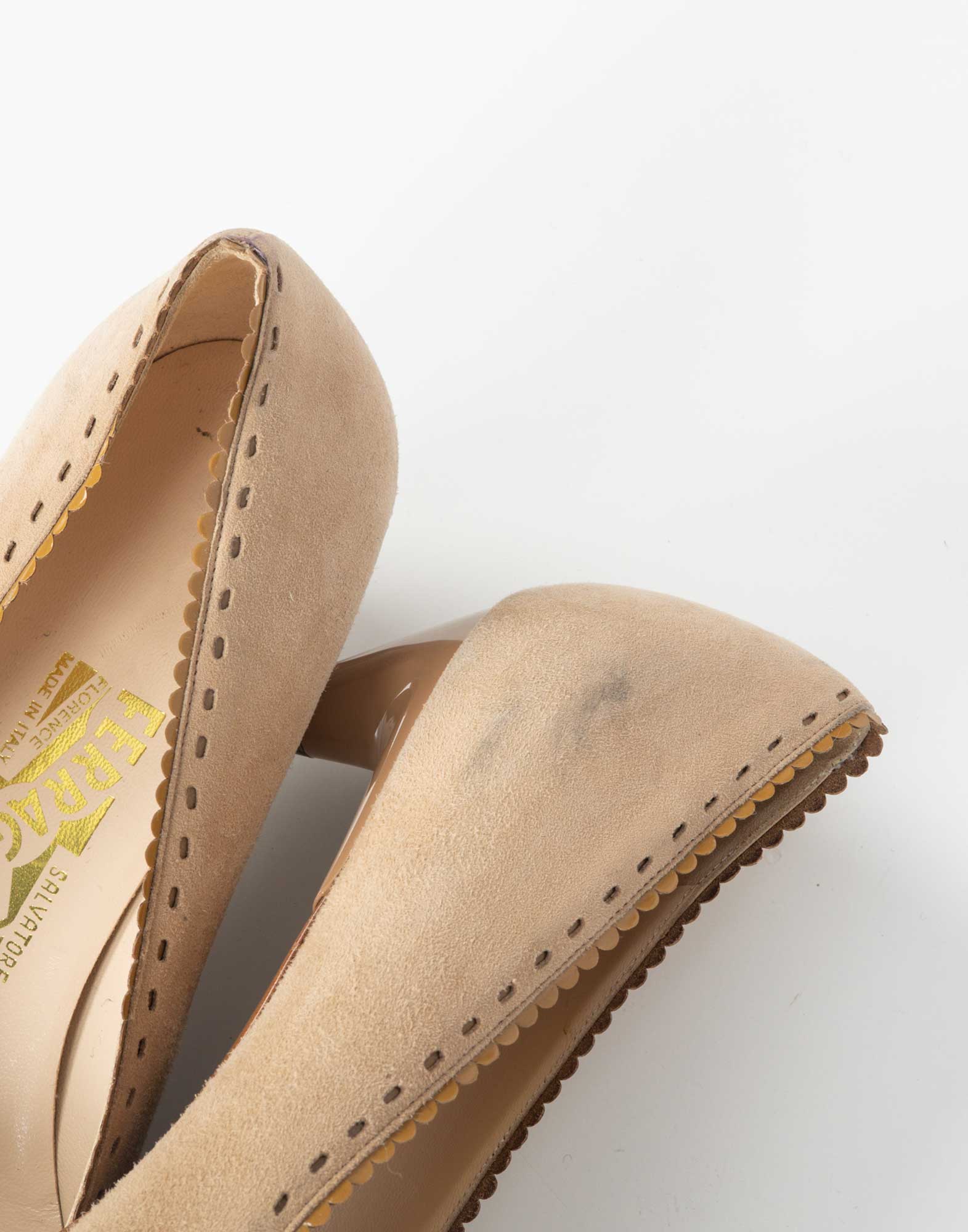 Salvatore Ferragamo - 1990s beige suede shoes - Image 7