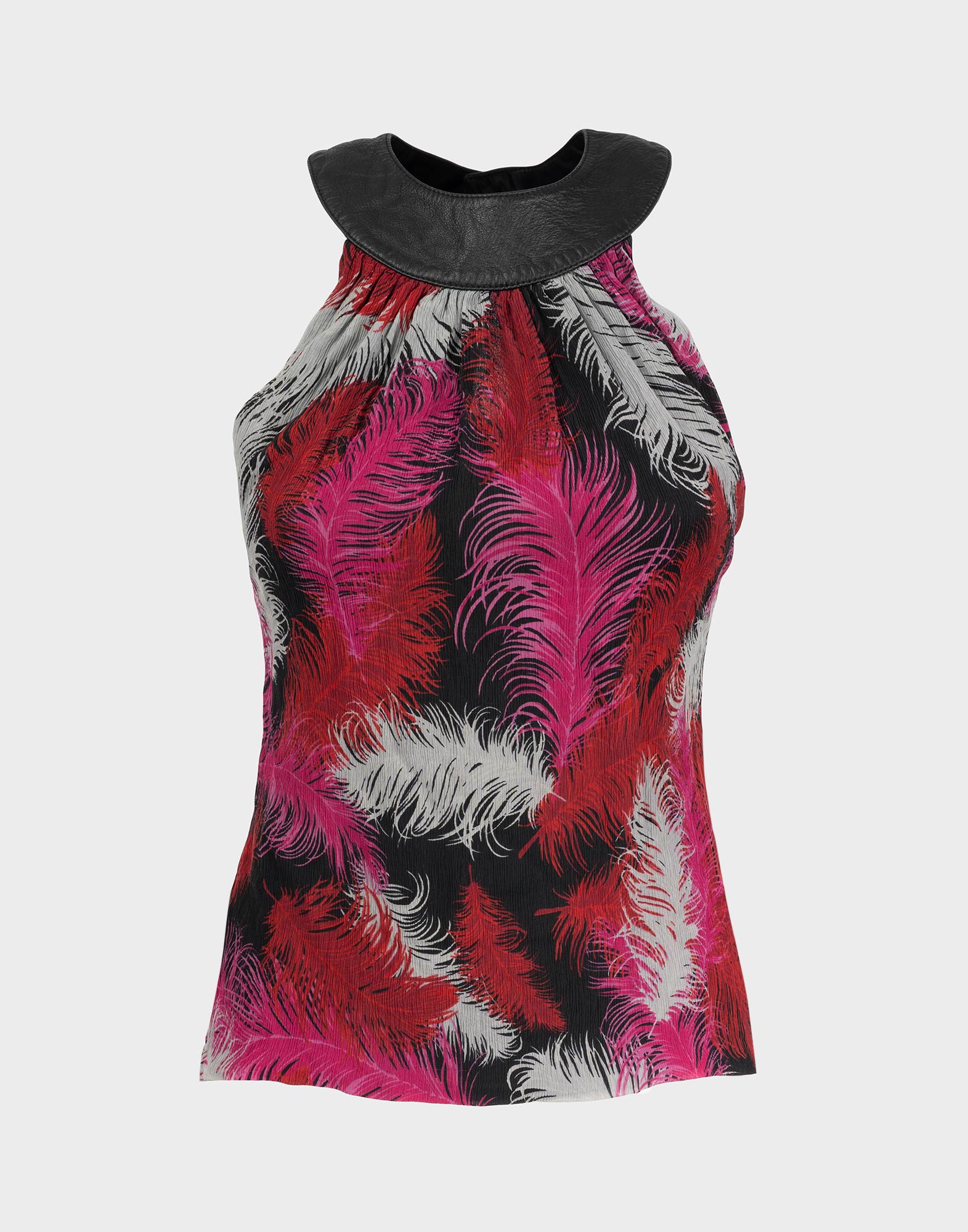 top halter da donna in seta con fantasia di piume rosse e fucsia, dettaglio al collo in pelle