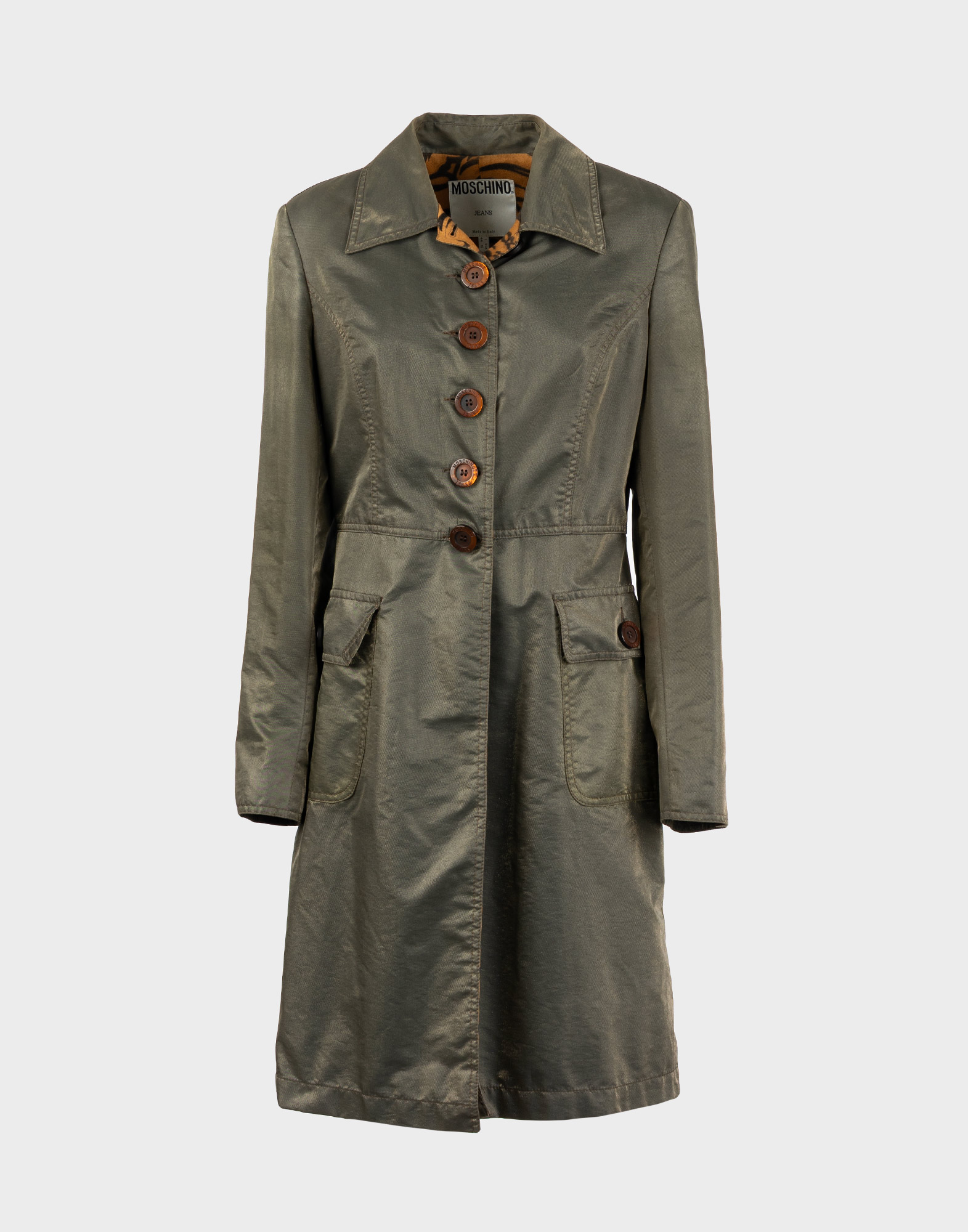 trench verde metalizzato moschino, chiusura anteriore con bottoni di colore marrone, due tasche a filetto